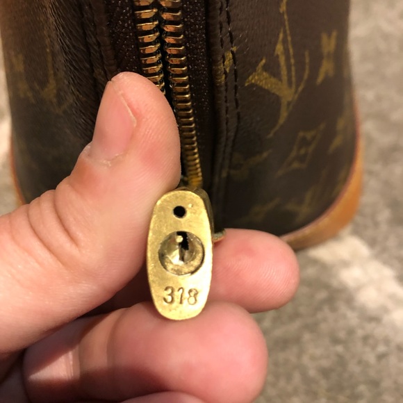 Authentic Louis Vuitton Alma PM INCLUDES lock & matching key 🔑 - Picture 15 of 16